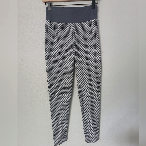 High Rise Butt Scrunch Leggings - Picture 5 of 7